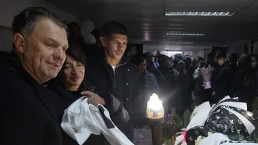 Aníbal Mosa y Esteban Pavez asistieron al velorio de uno de los hinchas fallecidos en el Estadio Monumental