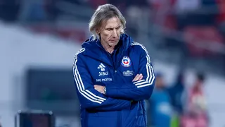 Ricardo Gareca en alerta: figura de La Roja se lesiona en su club y preocupa a días del duelo con Argentina