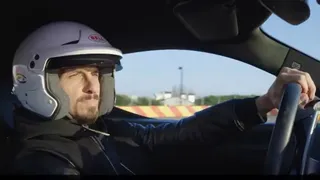 Zlatan Ibrahimovic se lució conduciendo un Ferrari y compartió con Leclerc y Sainz
