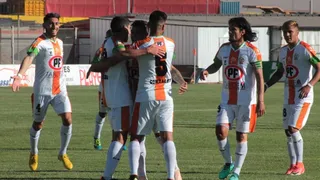 Cobresal remontó y dio el primer golpe en la final del ascenso ante un disminuido Cobreloa