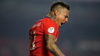 Eduardo Vargas igualó a Leonel Sánchez en el listado de jugadores con más partidos por la Roja