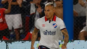 Eduardo Vargas marcó su primer gol y le dio un dramático triunfo a Nacional en Uruguay