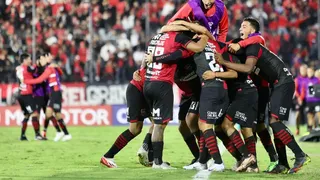Newell’s tumbó a Santos y marcha con campaña perfecta en el grupo de Audax Italiano