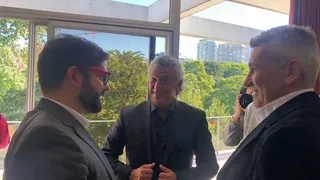 Boric mostró su lado más hincha y compartió con “Beto” Acosta, “Pipo” Gorosito y Sergio Vázquez