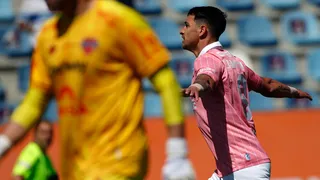 Zampedri aprovechó un regalo de Ñublense en el arranque para adelantar a la UC