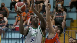 Universidad de Concepción lidera la Liga Nacional de Baloncesto tras vencer a Deportes Castro
