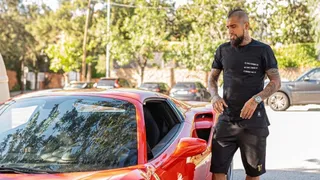 Arturo Vidal lució su lujoso Ferrari en redes sociales