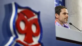 “Algo tiene que inventar”: La primera gran exigencia que sacude el debut de Gago en la U