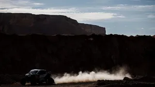 Francisco “Chaleco” López fue tercero en la sexta etapa y sigue líder en prototipos ligeros del Dakar