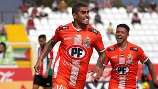 Cobresal tomo ventaja ante Palestino en La Cisterna con un cabezazo de Sebastián Varas