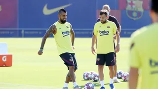 Barcelona de Arturo Vidal tuvo su última práctica previa al choque ante Napoli por la Champions