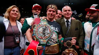 “Canelo” Alvarez venció por votación unánime a Ryder y retuvo sus cetros mundiales