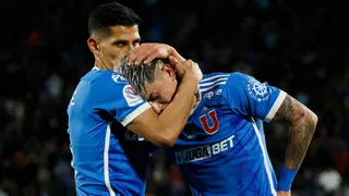Inesperado golpe en la U de Chile: directiva busca la salida de un jugador clave