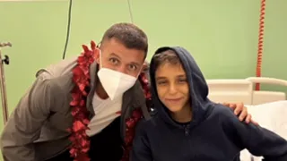 Alexis visitó hospital de niños en Marsella