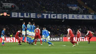Alexander Lacazette le dio la victoria a Arsenal sobre Napoli con un golazo de tiro libre