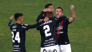 Palestino abrió la cuenta ante Colo Colo en el Monumental con gol de Pablo Alvarado