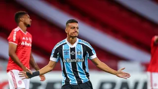 Gremio de César Pinares venció a Inter de Carlos Palacios en la final de ida del Campeonato Gaucho