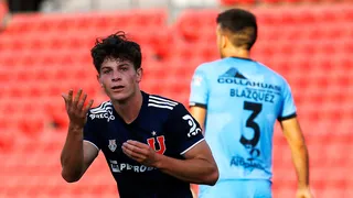 U. de Chile asestó el primer golpe ante Deportes Iquique con gol de Simón Contreras