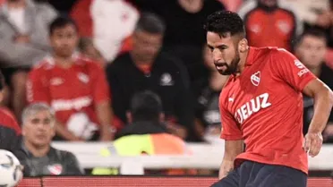 [Video] Mauricio Isla vivió tenso momento con hincha de Independiente y lo mandó a callar