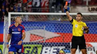 Lo borraron de la cancha: El castigo encubierto de Roberto Tobar al árbitro que perjudicó a la U