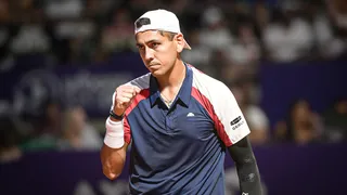 Una aplanadora en Brasil: Alejandro Tabilo despacha a Emilio Nava en sólo una hora y avanza en el ATP de Río