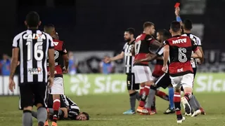 Leonardo Valencia participó en la derrota de Botafogo ante Flamengo