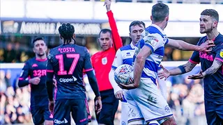 Leeds de Bielsa tropezó ante QPR y se enredó en la cima de la Championship