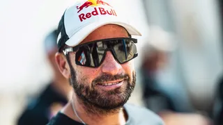 “Chaleco” López trepó al tercer lugar en el Dakar tras descalificación del líder Eryk Goczal