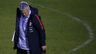 Existe molestia en la Roja por el mal estado de la cancha del Arena do Gremio de Porto Alegre