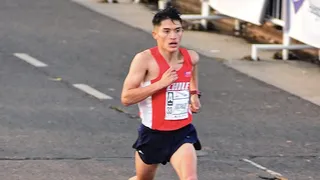 Hugo Catrileo logró una marca histórica y se quedó con el cuarto lugar en la Maratón de Buenos Aires