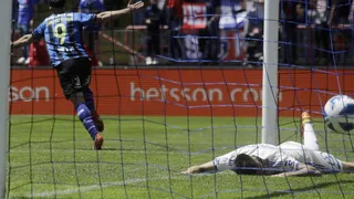 Sánchez Sotelo aprovechó un rebote de Parra y estiró la ventaja de Huachipato sobre la U