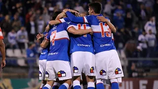 U. Católica celebra su bicampeonato en amistoso frente a Curicó