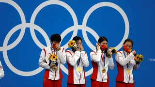 China ganó el oro en el relevo 4×200 femenino con nuevo récord mundial