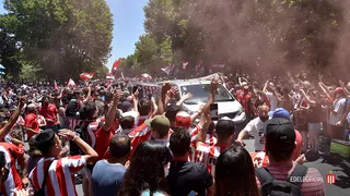 Miles de hinchas le dieron el último adiós a Alejandro Sabella en Argentina
