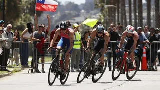 Gaspar Riveros y Diego Moya fueron top ten en el triatlón