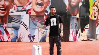 “Feliz de volver siempre”: Messi llegó a Argentina con miras a los duelos ante Uruguay y Brasil