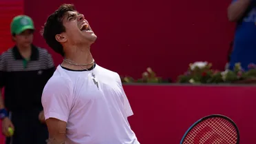 Cristian Garin arrasa en París y sigue firme en su camino a Roland Garros