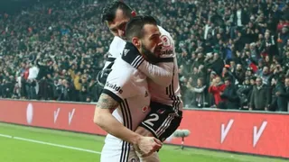 Gary Medel dedicó especial saludo de despedida a Alvaro Negredo: “Acá tienes un amigo”