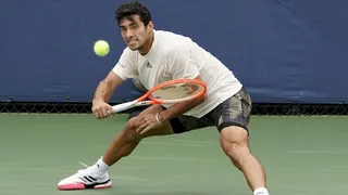Cristian Garin tuvo sólido debut en Indian Wells al derrotar a Ernesto Escobedo