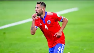 Mauricio Isla dijo que le quedan al menos cuatro años de carrera y contó en qué equipo chileno le gustaría jugar