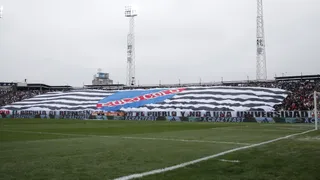 Colo Colo conoció aforo para duelo con Godoy Cruz y se preocupa por el estado de la cancha