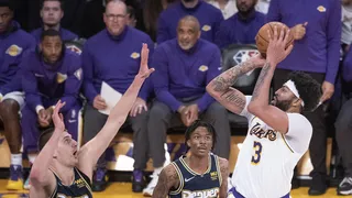 Los Lakers perdió ante Denver Nuggets y peligra su clasificación a los playoffs en la NBA