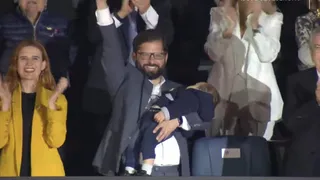 Presidente Boric protagonizó tierno momento con su sobrino en la ceremonia de Santiago 2023