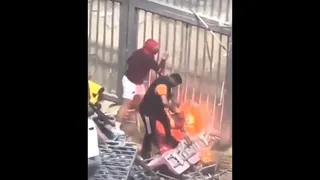 Un sujeto sacó una motosierra en graves incidentes en un partido de fútbol