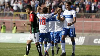 Universidad Católica batalló por un triunfo sobre Palestino y se aferró al liderato del torneo
