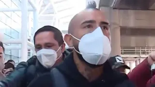 Arturo Vidal llegó a Chile para sumarse a los trabajos de la Roja con miras a la triple fecha