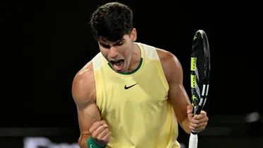 Alcaraz superó un complejo arranque y terminó batiendo con claridad a Gasquet en Australia