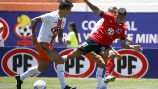 Cobresal aprovechó los fallos de Colo Colo y se llevó un triunfo de último minuto en El Salvador