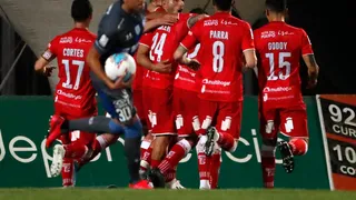 Federico Castro no perdonó desde los 12 pasos y aumentó la ventaja sobre la UC