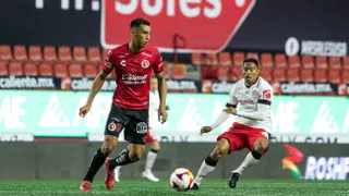 Gonzalo Jara le ganó el duelo de chilenos a Claudio Baeza en triunfo de Xolos ante Toluca
